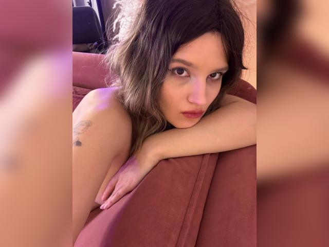 Adult chat with RowenMoon: Lingerie & stockings