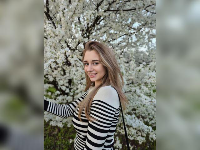 Explore your dreams with webcam model BlondeDaisy: Ask about my Hobbies