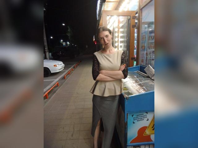 Why not cam2cam with EveningxBreeze: Lipstick