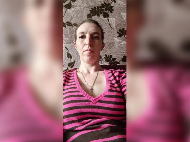 Adult chat with EveningxBreeze: Strip-tease