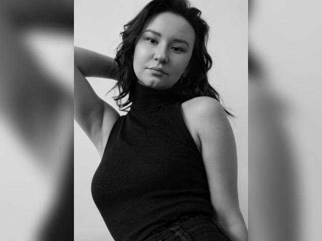 Adult chat with AlexaLexiee: Piercings & tattoos