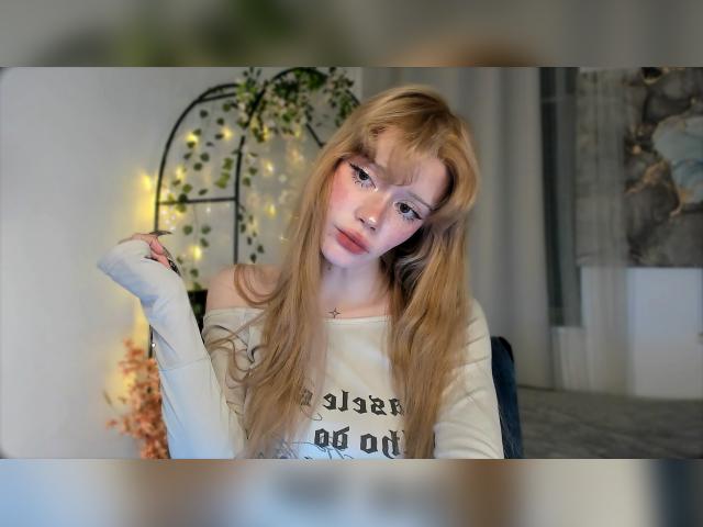 Adult chat with SweetMell: Legs, feet & shoes