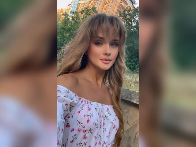 Adult chat with Rapunsel: Make up