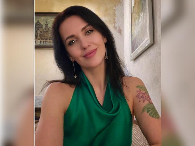 Welcome to cammodel profile for EvaDesire: Dancing