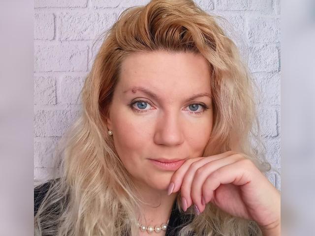 Welcome to cammodel profile for LadyMadrid: Dancing