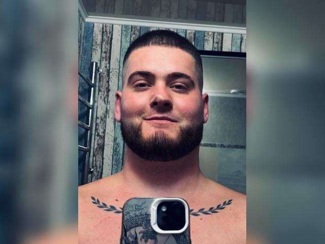 Connect with webcam model BigBoy772: BDSM