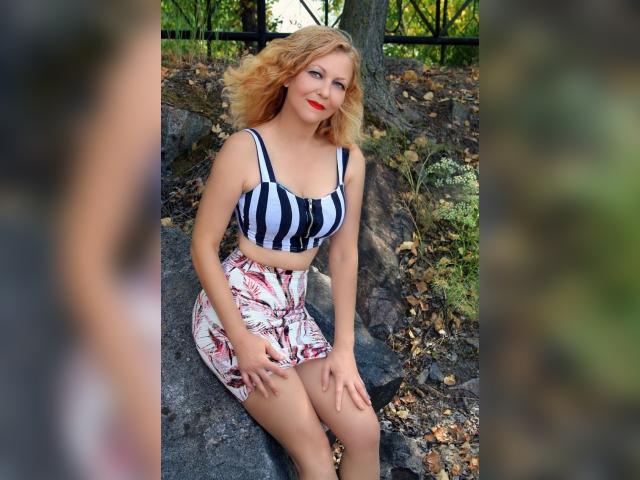 Welcome to cammodel profile for SuperWoman998: Lingerie & stockings