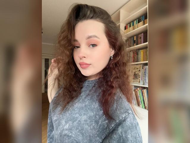 Adult webcam chat with Cutieekitty: Nipple play