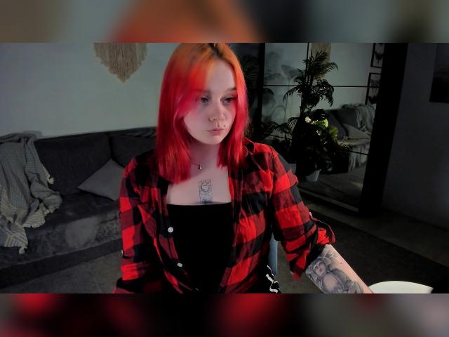 Why not cam2cam with lunaali: Nails