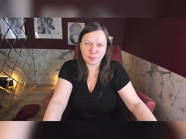 Welcome to cammodel profile for KellyPerfection: Exhibition