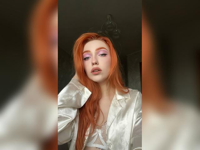 Explore your dreams with webcam model ZlataSaar: Strip-tease