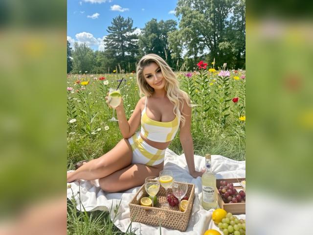 Welcome to cammodel profile for MissReese: Leather