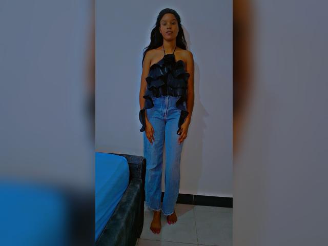 Why not cam2cam with Sweetsamira: Nylons