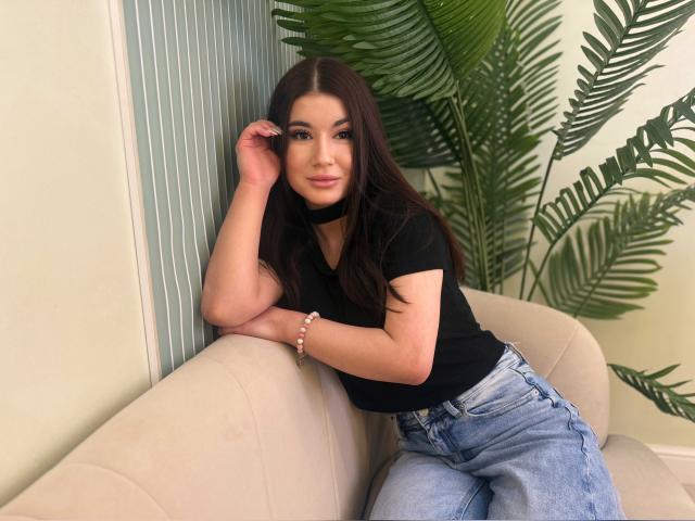 Welcome to cammodel profile for GinaL89: Nails