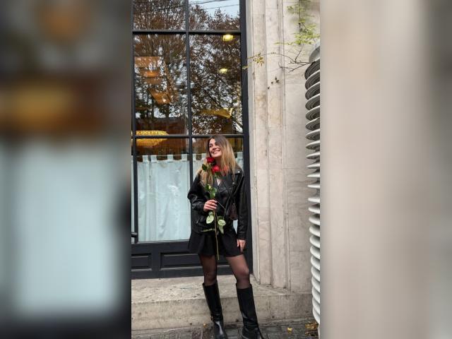 Adult chat with RitaTease: Legs, feet & shoes