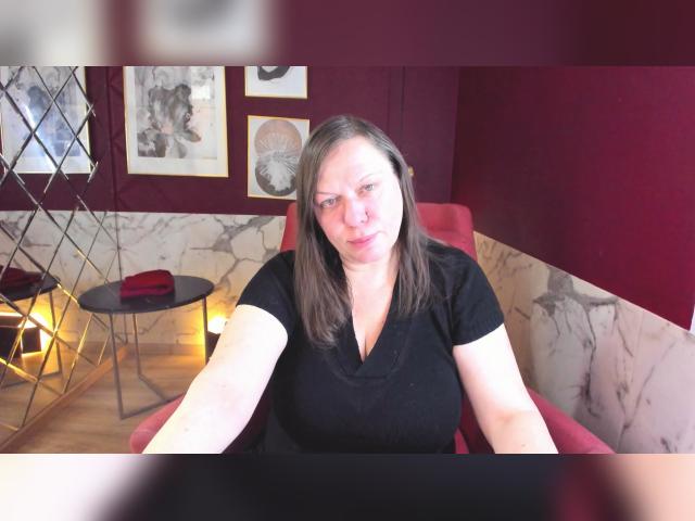 Welcome to cammodel profile for KellyPerfection: Exhibition