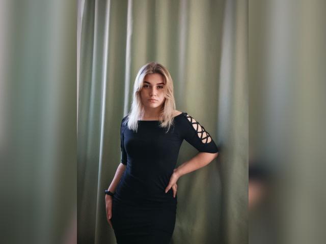 Welcome to cammodel profile for GloriaRai: Books/Reading