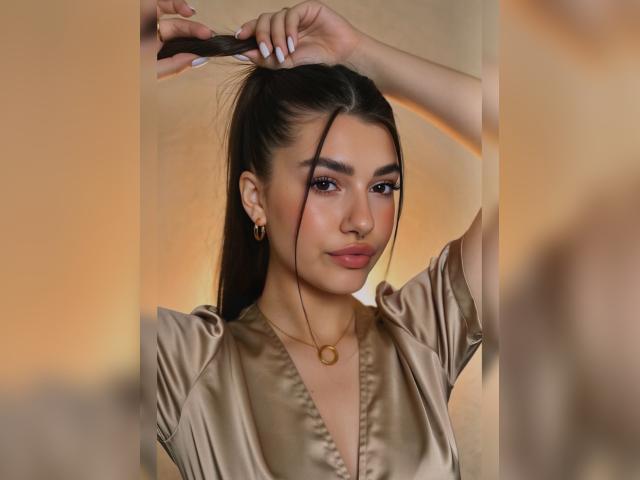 Connect with webcam model 00MamaRika: Music