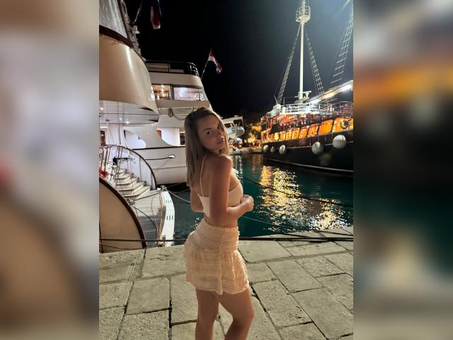 Adult chat with miumeowww: Art