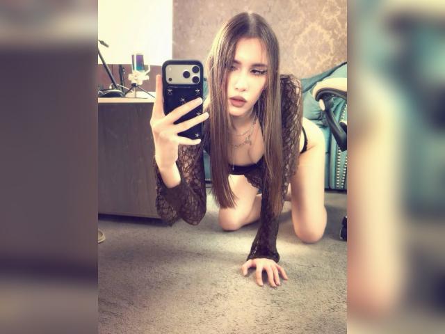 Welcome to cammodel profile for BabyGloria: Nails