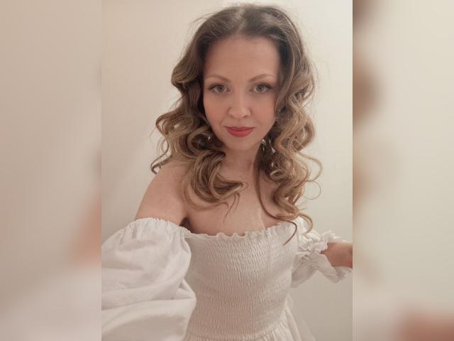 Welcome to cammodel profile for FlirtyFoxie: Art