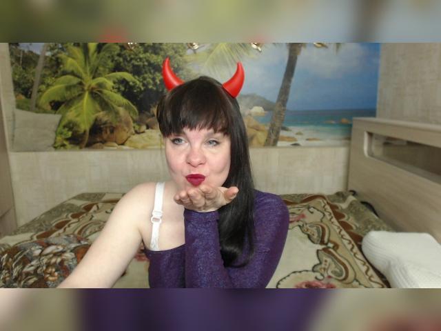 Why not cam2cam with Destinybbb: Kissing