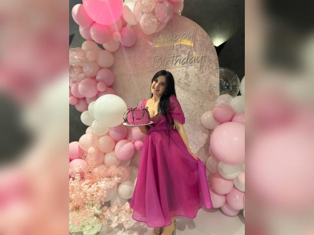 Welcome to cammodel profile for Bloomira01833: Fitness