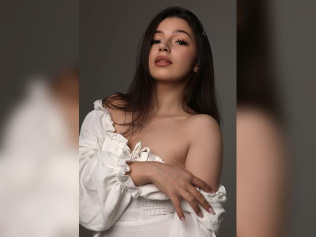 Welcome to cammodel profile for EmmieWren: Lingerie & stockings