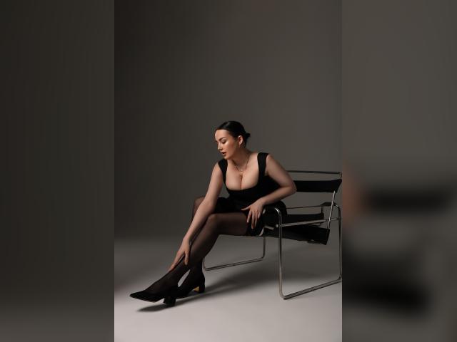 Adult chat with LesleyPaige: Nails