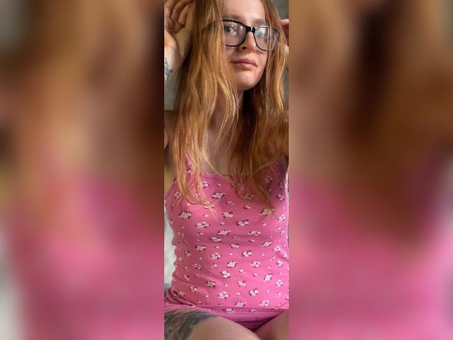 Welcome to cammodel profile for CoyEmma: Nylons