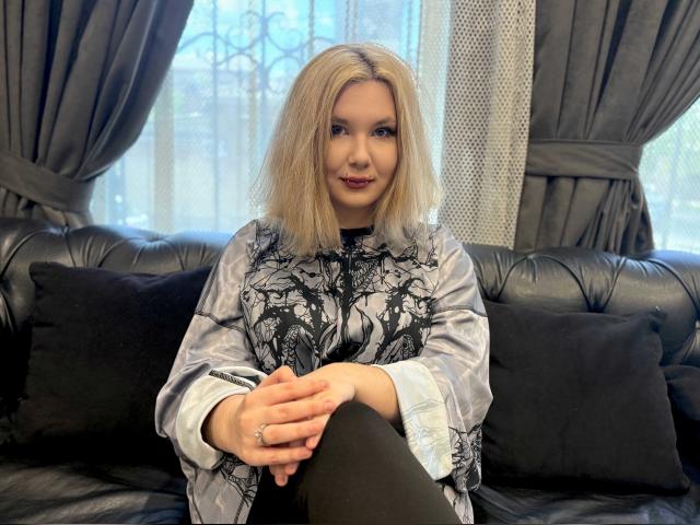 Adult webcam chat with CasseyW91: Strip-tease