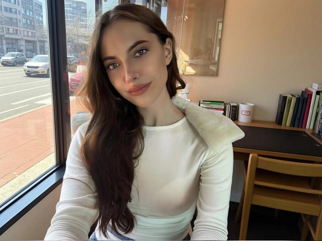 Connect with webcam model SweetxCandy: Lipstick