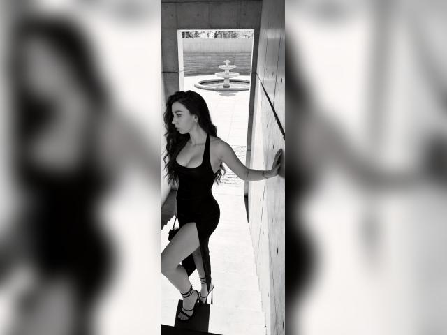 Adult chat with SweetCherryy: Piercings & tattoos