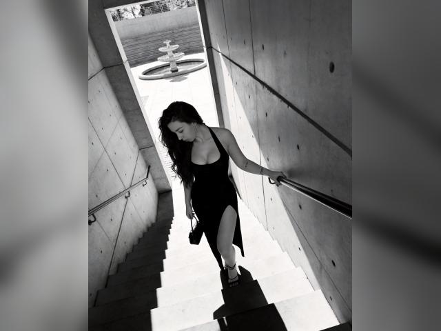 Welcome to cammodel profile for SweetCherryy: Nails