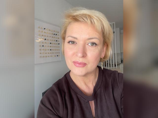 Welcome to cammodel profile for LunaFantasy: Lingerie & stockings