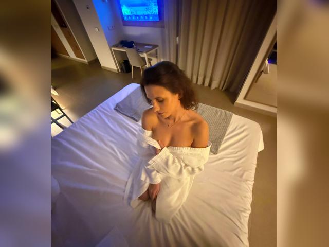 Welcome to cammodel profile for MiaPrestigo: Travel