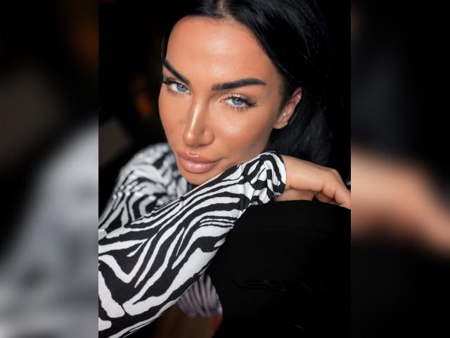 Adult chat with ElektraSheDemon: Legs, feet & shoes