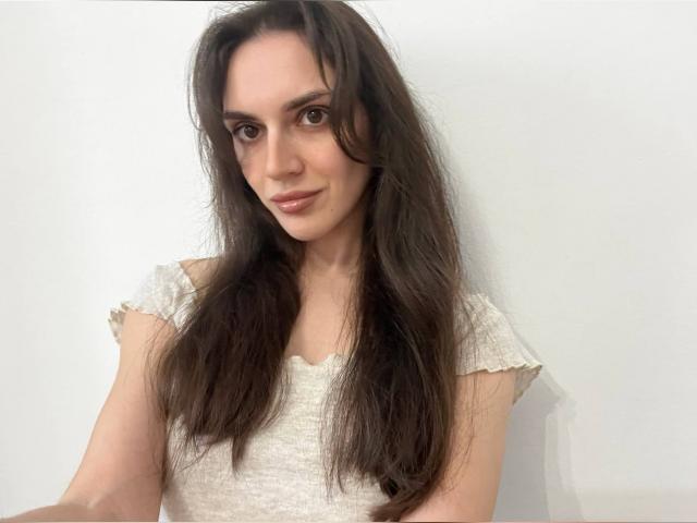 Welcome to cammodel profile for FlirtyRoxi: Lingerie & stockings