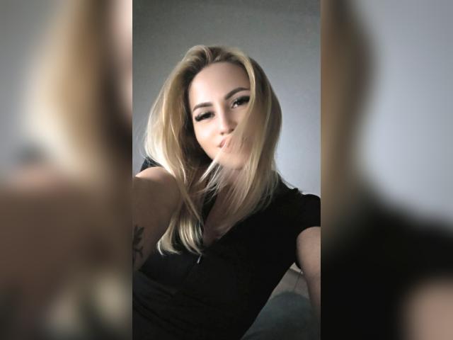 Welcome to cammodel profile for DreamEmily: Music