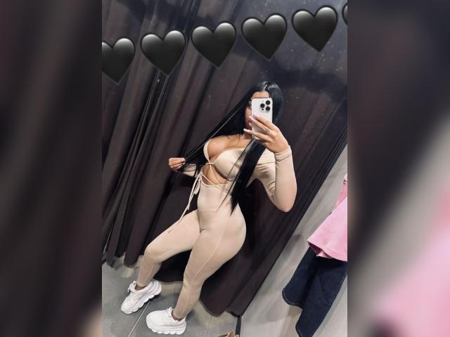 Welcome to cammodel profile for NaturalWoman: Kissing