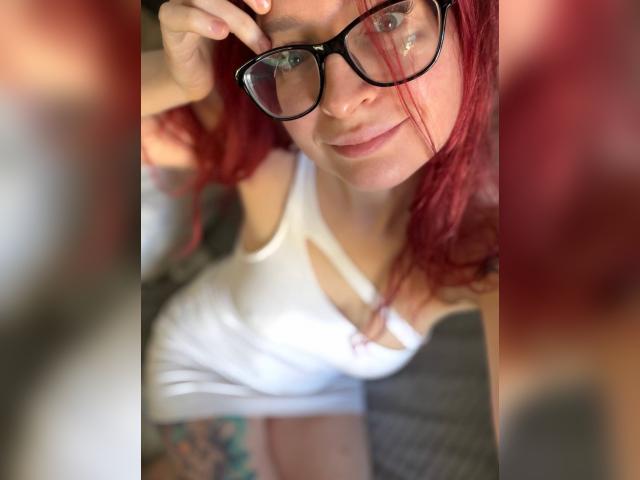 Welcome to cammodel profile for CoyEmma: Nylons