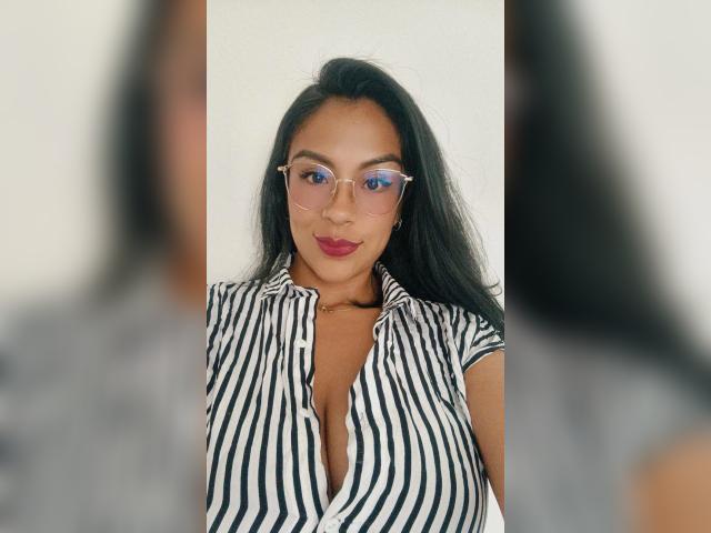 Welcome to cammodel profile for Giisell: Leather