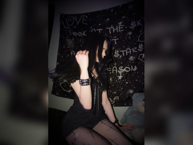 Adult chat with DarkAzalea: Glasses