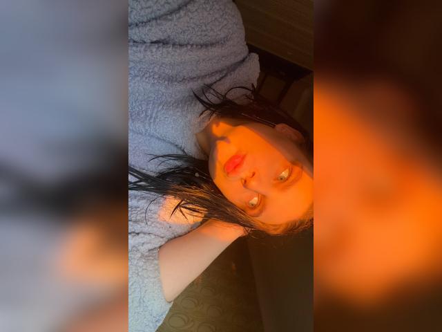 Explore your dreams with webcam model LunaBlush: Piercings & tattoos