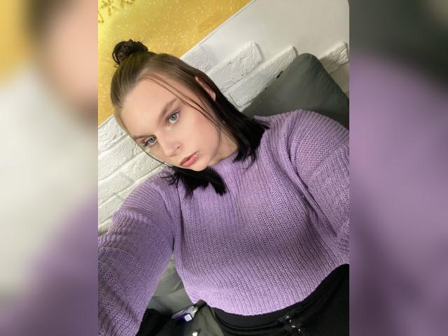 Connect with webcam model LunaBlush: Outfits