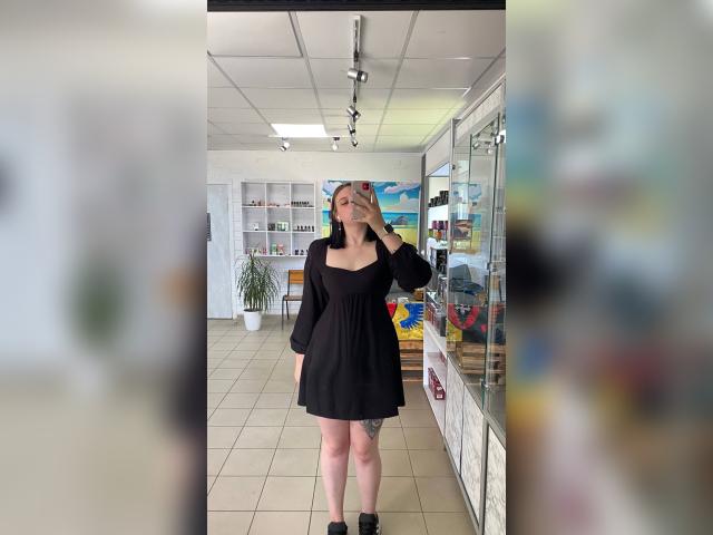 Adult webcam chat with LunaBlush: Nails