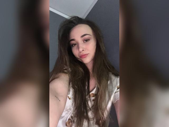 Why not cam2cam with AliiKissss1