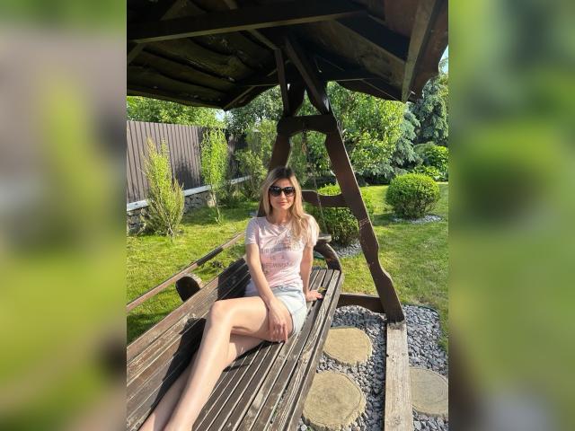 Welcome to cammodel profile for HeelsLadyX: Legs, feet & shoes
