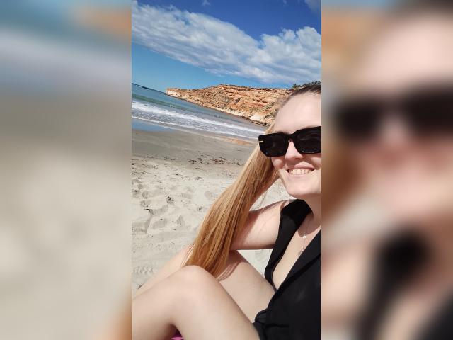 Find your cam match with MissLilix: Kissing