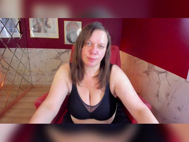 Welcome to cammodel profile for KellyPerfection: Exhibition